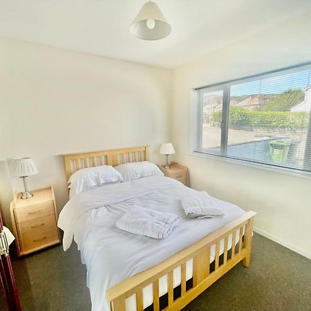 Cae Glas Apartments Хоулихед Екстериор снимка