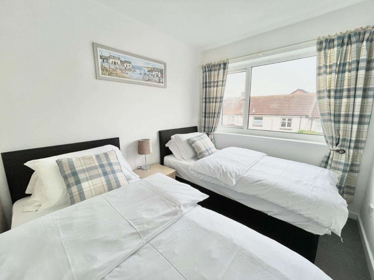 Cae Glas Apartments Хоулихед Екстериор снимка