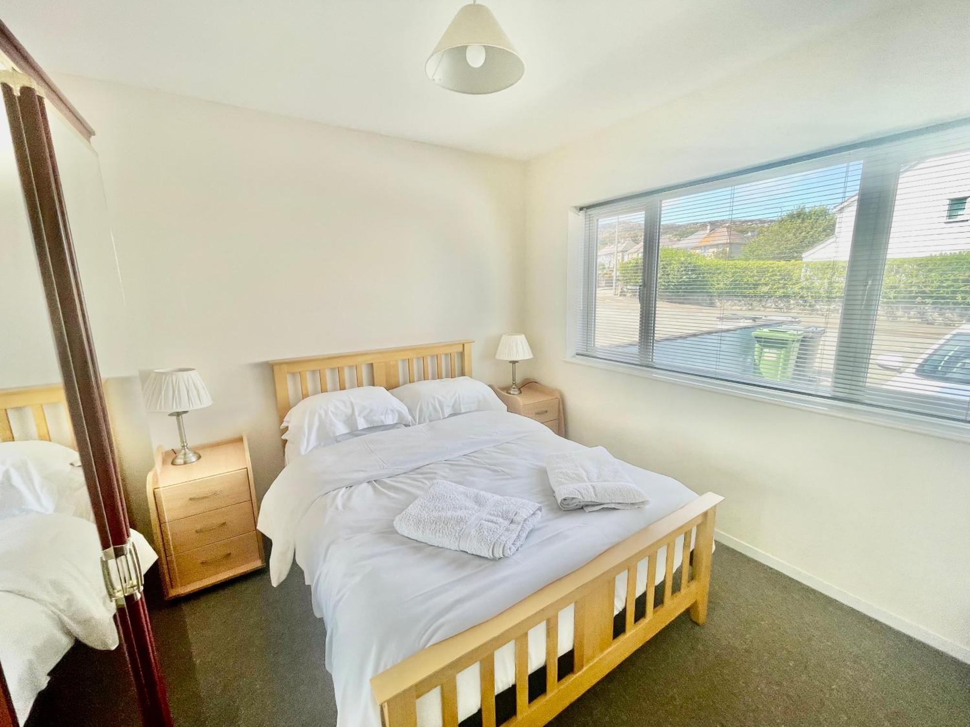 Cae Glas Apartments Хоулихед Екстериор снимка