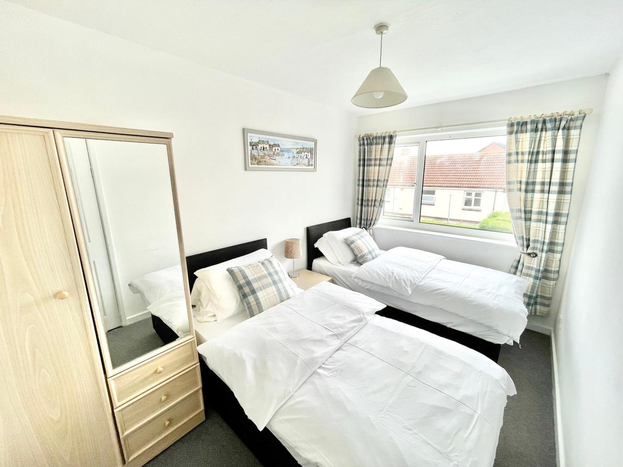 Cae Glas Apartments Хоулихед Екстериор снимка
