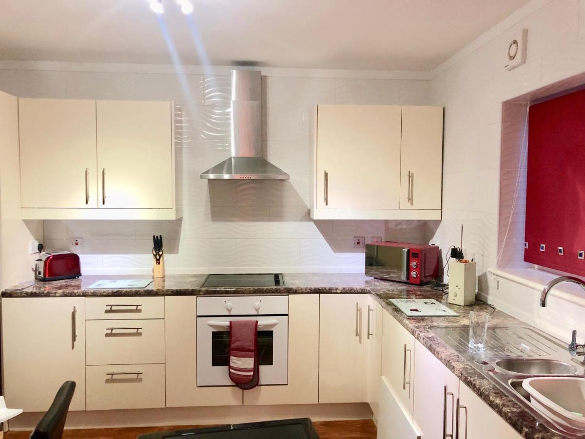 Cae Glas Apartments Хоулихед Екстериор снимка